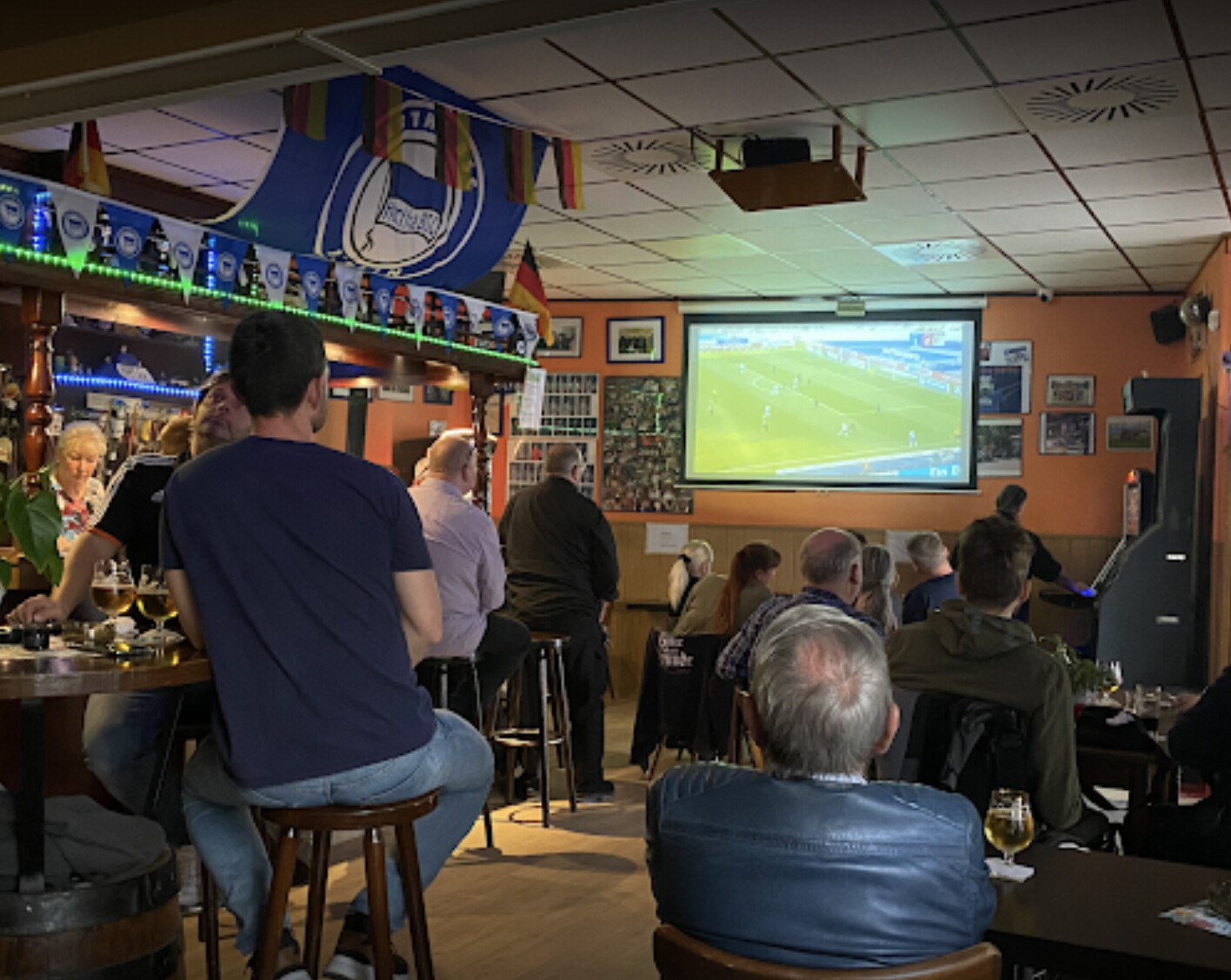 SKY Sportsbar Bierstübchen Sportkneipen in Berlin DAZN bar finder