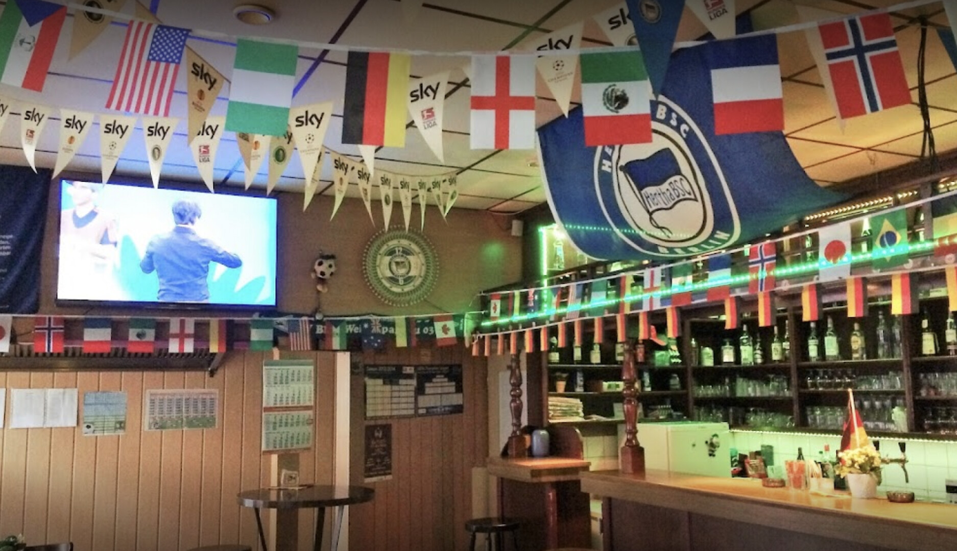 SKY Sportsbar Bierstübchen Sportkneipen in Berlin DAZN bar finder