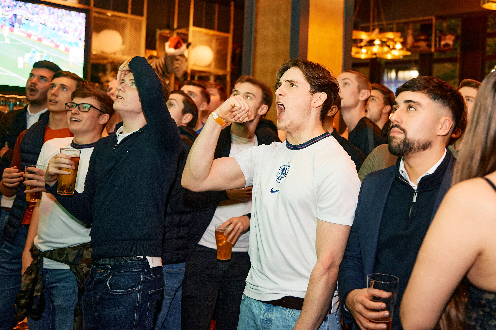 Goldwood Sports Pub & Kitchen in London Reviews & Booking FANZO