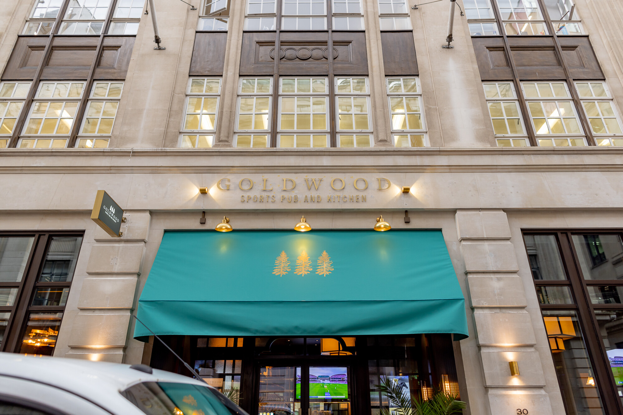 Goldwood Sports Pub & Kitchen in London Reviews & Booking FANZO