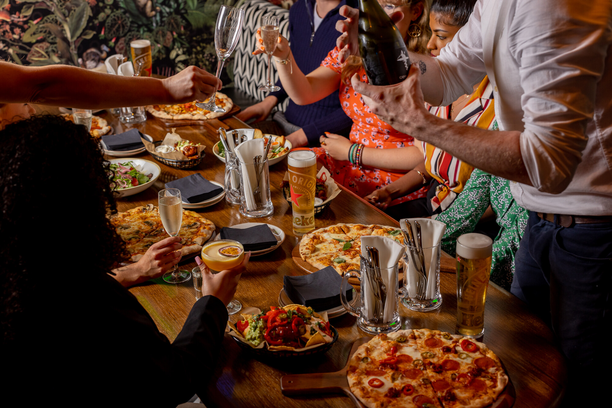 Goldwood Sports Pub & Kitchen in London Reviews & Booking FANZO