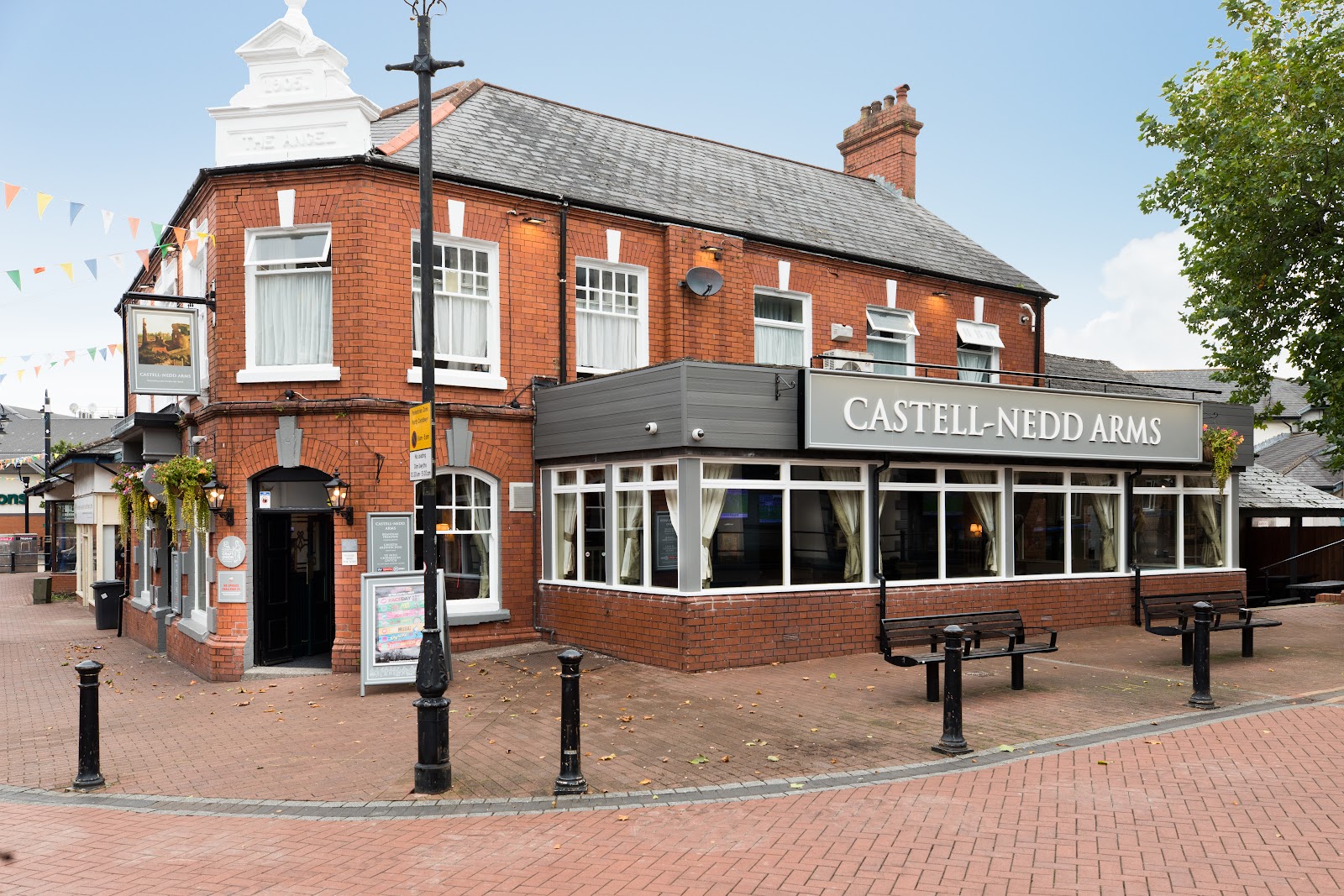 CastellNedd Arms Neath in Neath Reviews & Booking FANZO