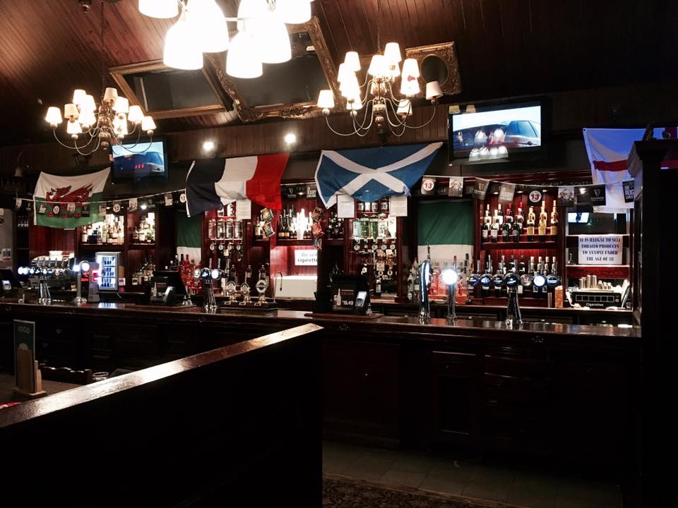 Auctioneers sports pubs in Glasgow FANZO