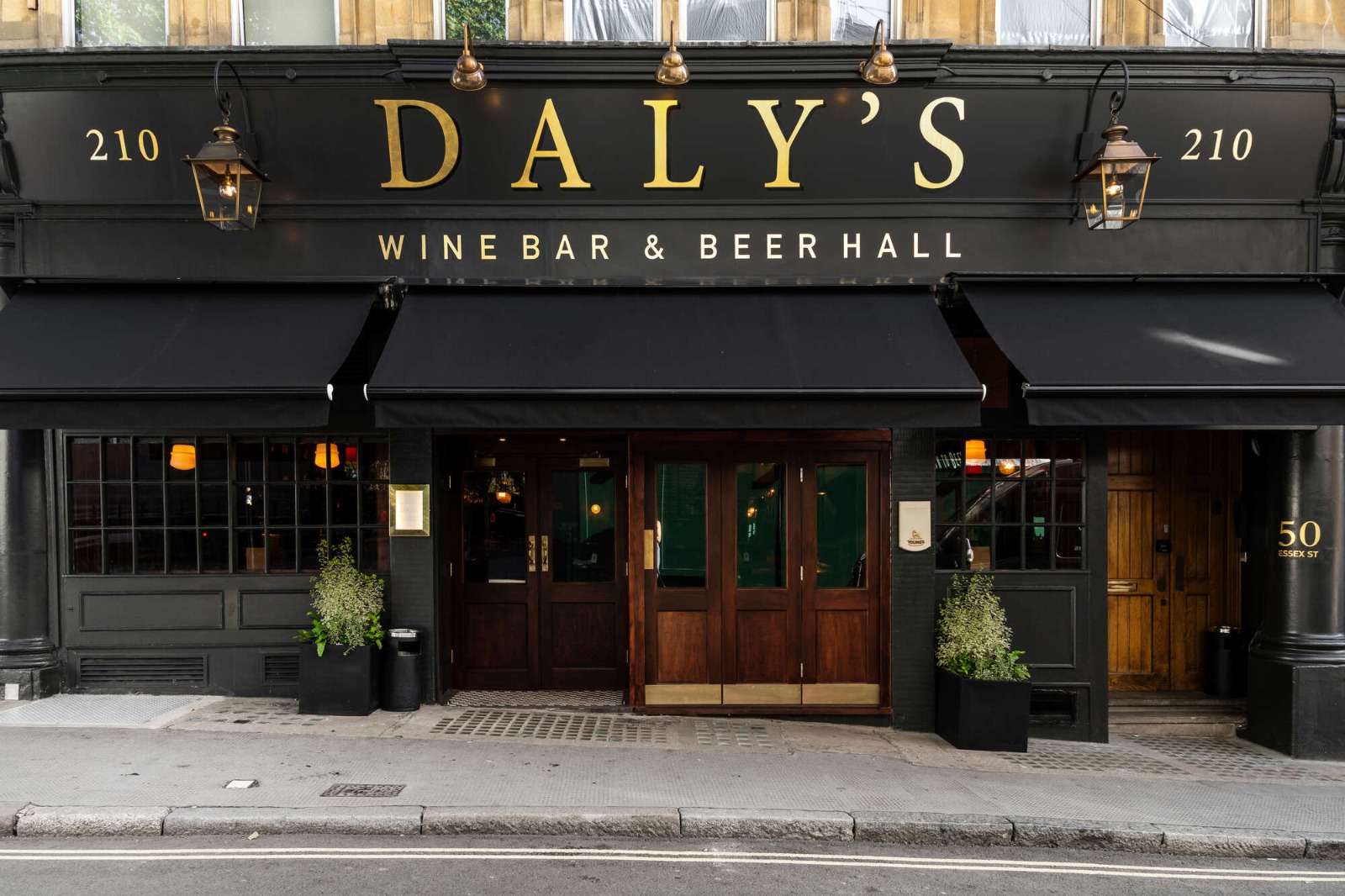 Daly's Wine Bar & Beer Hall | Sports Bar in London