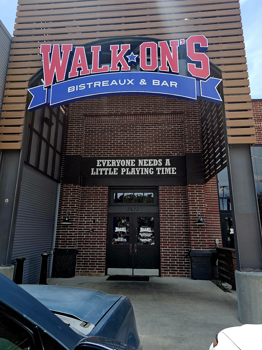 Walk-On's Sports Bistreaux - Mobile, AL | Sports Bar in Mobile