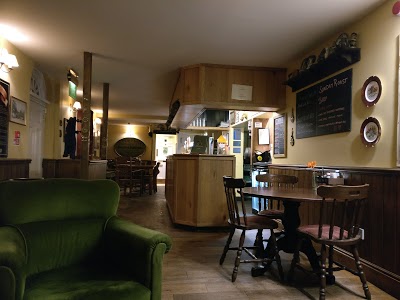 Snakecatcher | sports pubs in Brockenhurst | FANZO