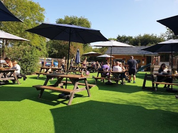Snakecatcher | sports pubs in Brockenhurst | FANZO